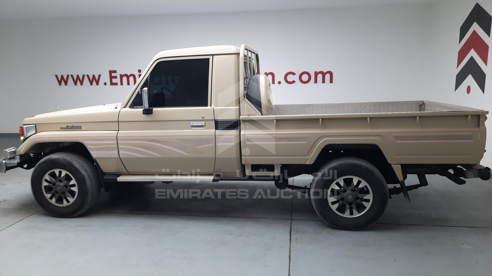 2001 TOYOTA LAND CRUISER VIN: JTFLJ73J016005504