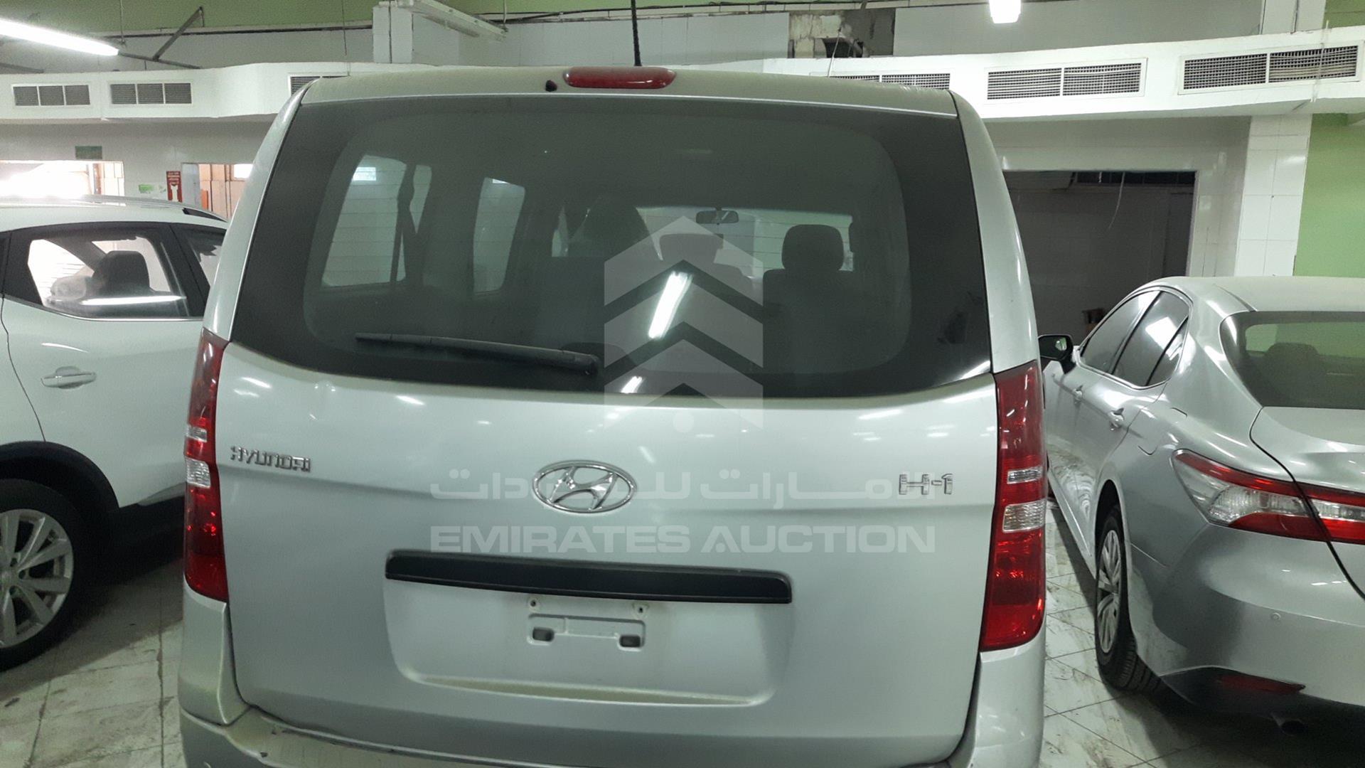 2018 HYUNDAI H1 VIN: KMHWG81RXJU967562