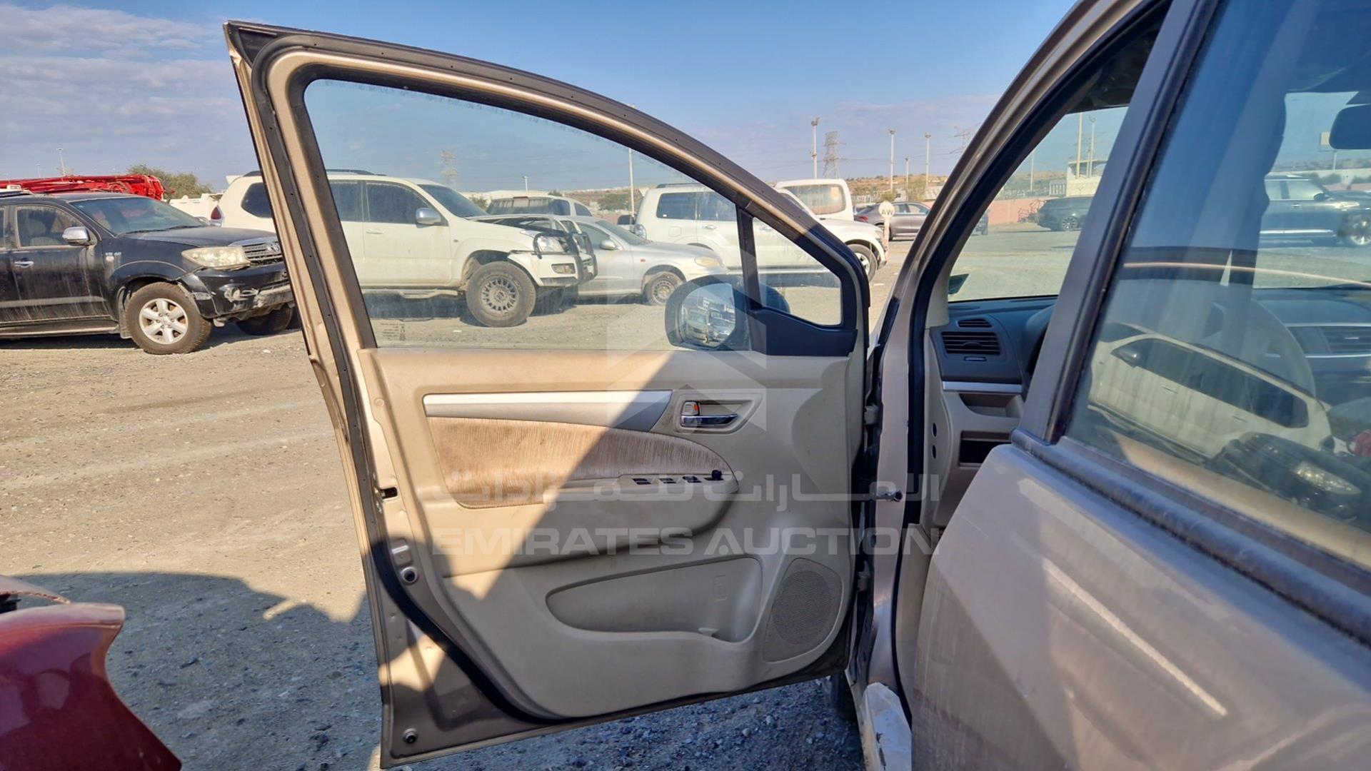 2015 SUZUKI ERTIGA VIN: MA3ZE8A11F0261397