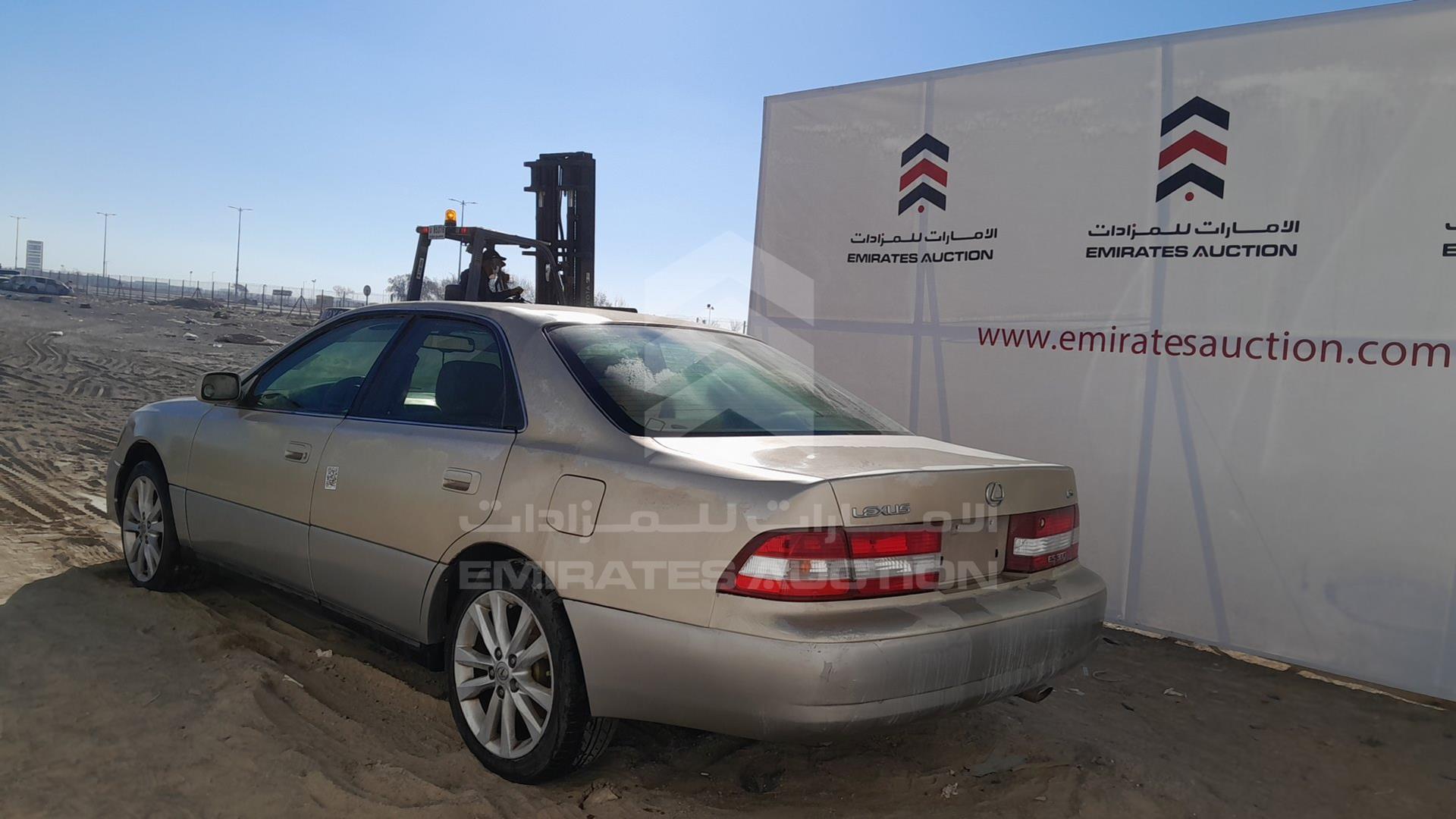 2001 LEXUS ES 300 VIN: JT8BF28G710302406