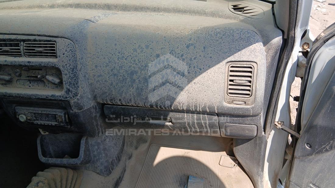 2005 Mitsubishi L 200 — Front Right Passenger Dashboard View — Photo 22