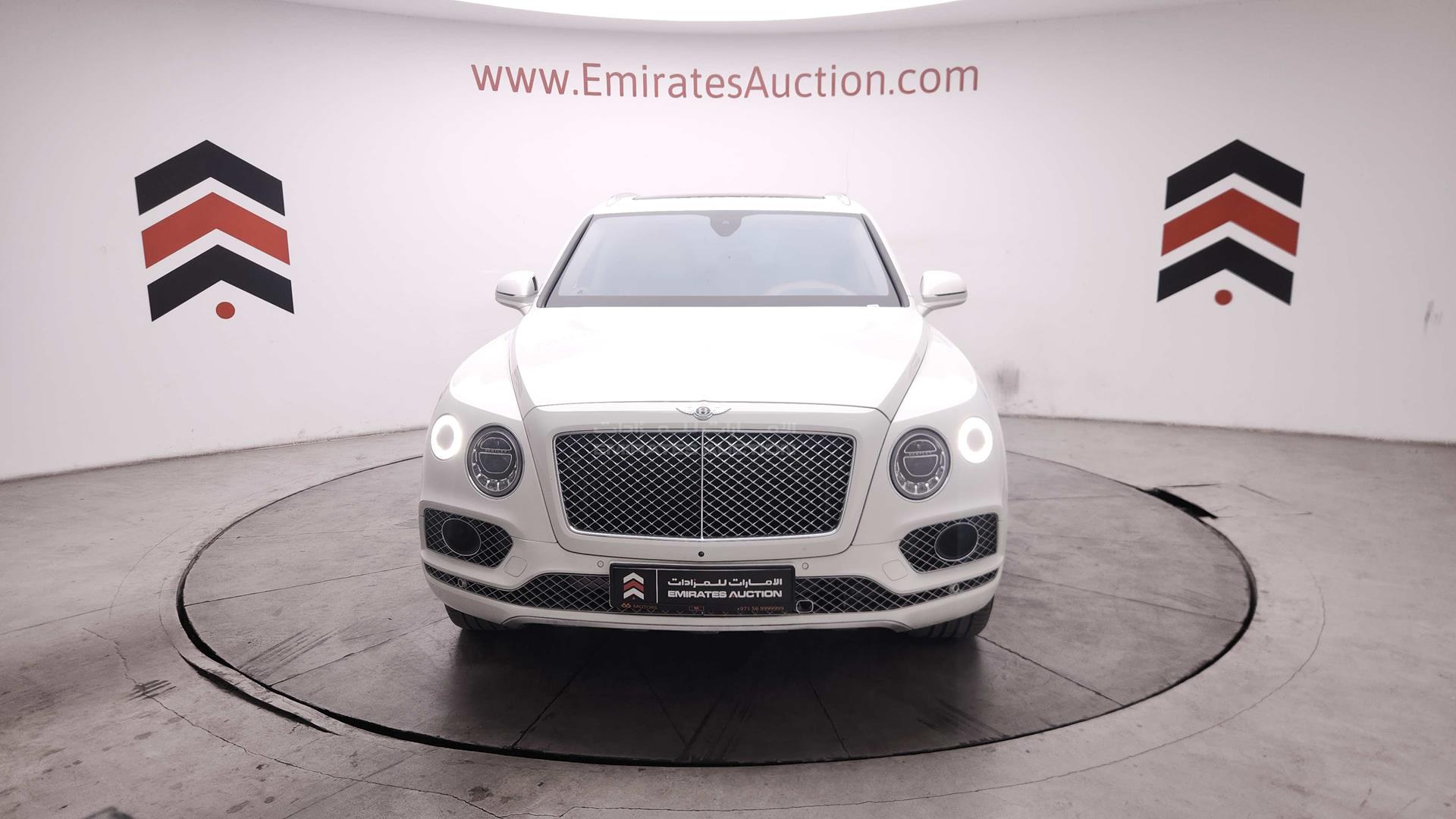 2017 BENTLEY BENTAYGA VIN: SJAAB1ZV8HC015778