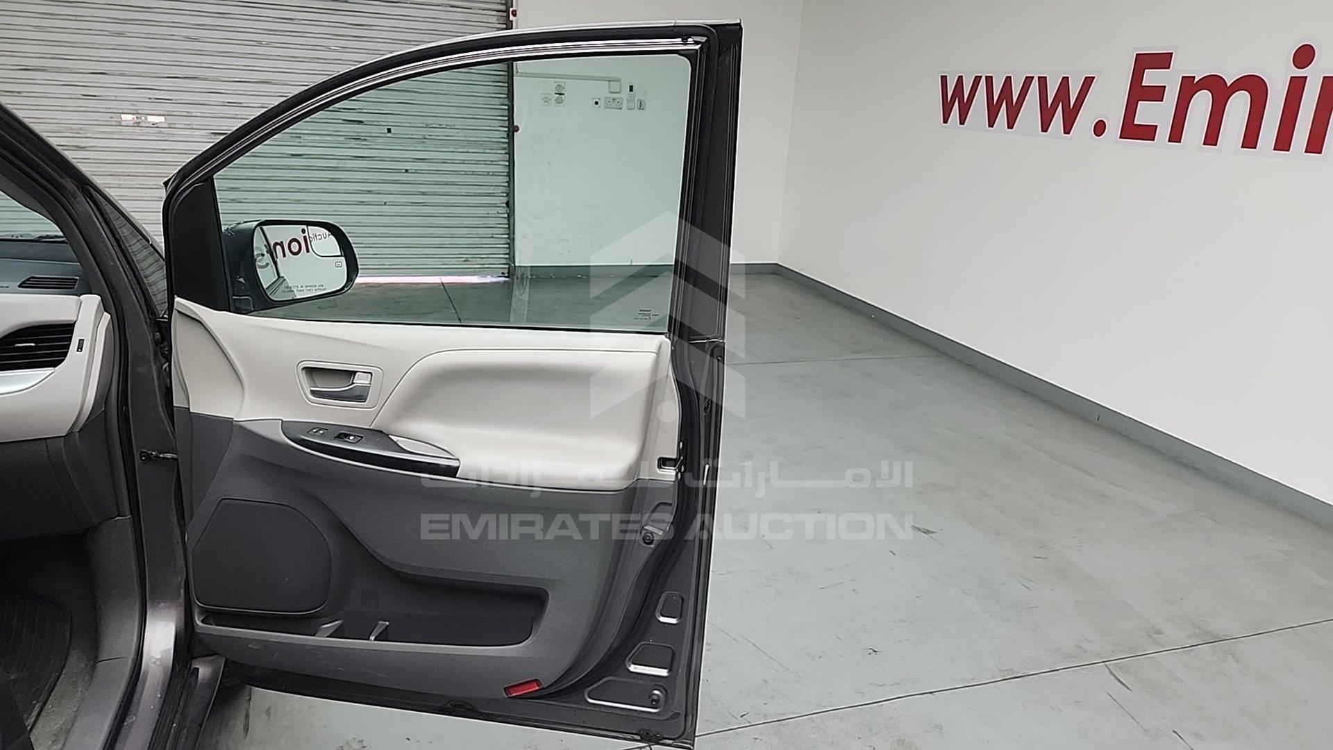 2017 TOYOTA SIENA VIN: 5TDKZ3DC6HS835890