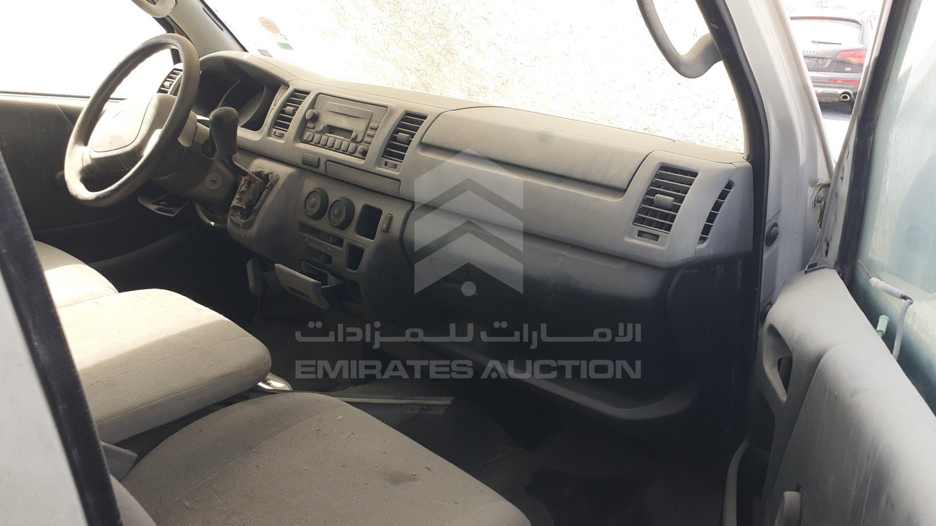 2005 TOYOTA HIACE VIN: JTGJX02P750002445
