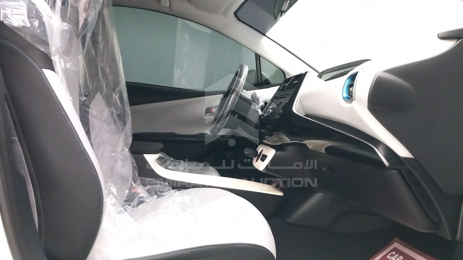 2018 TOYOTA PRIUS VIN: JTDKB3FU3J3589687