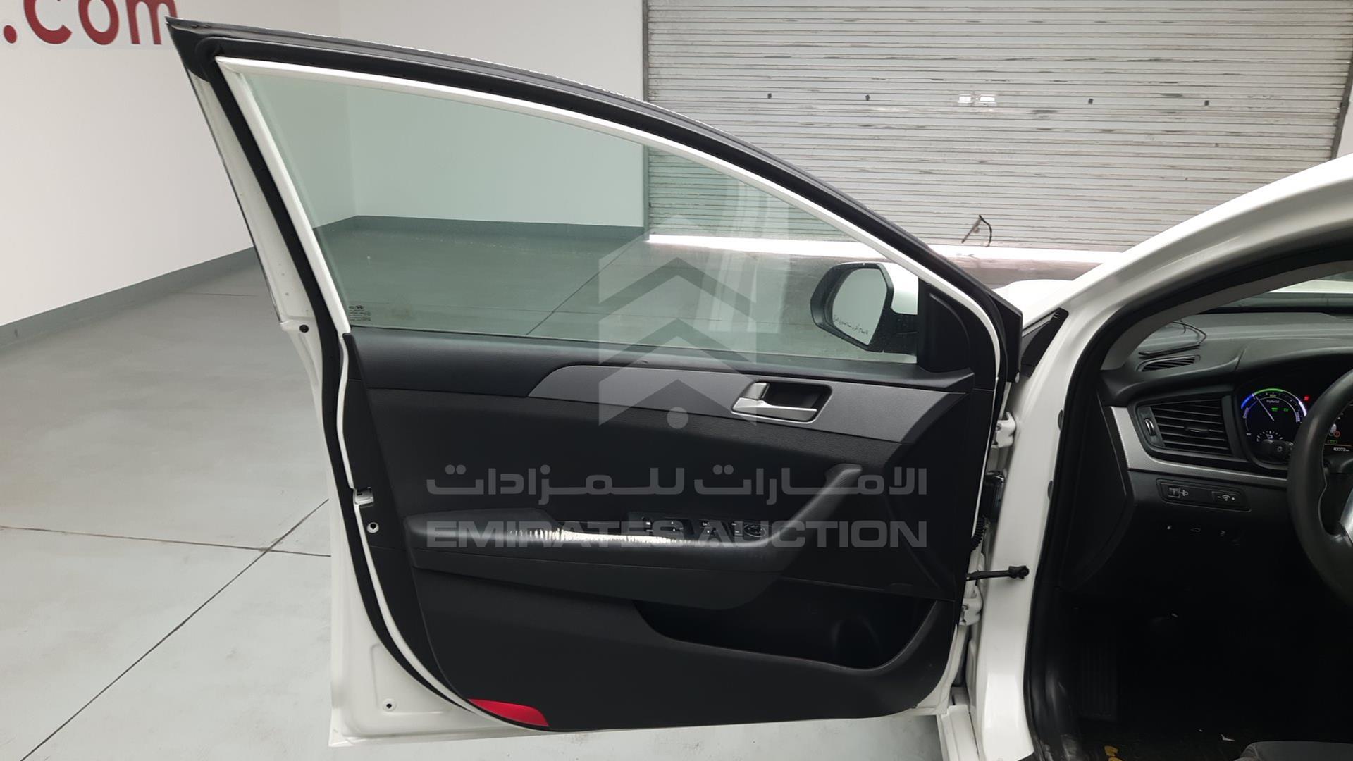 2018 HYUNDAI SONATA VIN: KMHE24139JA081992