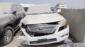 2009 Lexus LX 570 — Full Front View — Photo 1 — Thumbnail