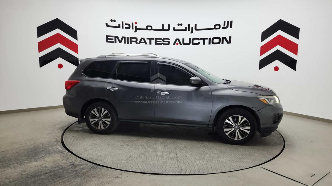 2017 Nissan Pathfinder — Right Full View — Photo 44