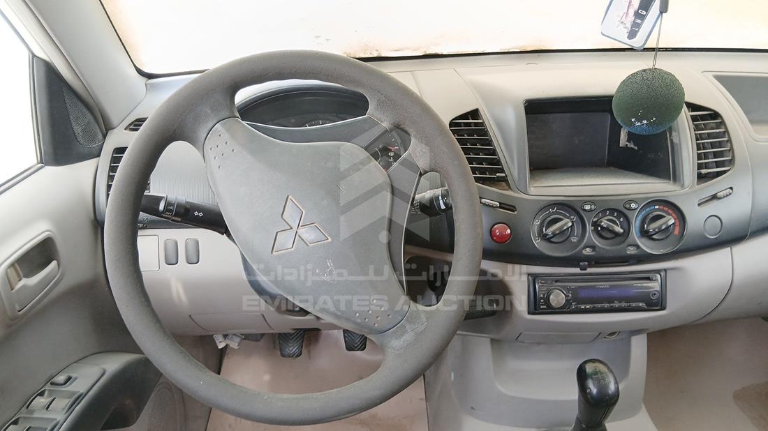 2012 Mitsubishi L 200 — Steering & Mounted Controls — Photo 13