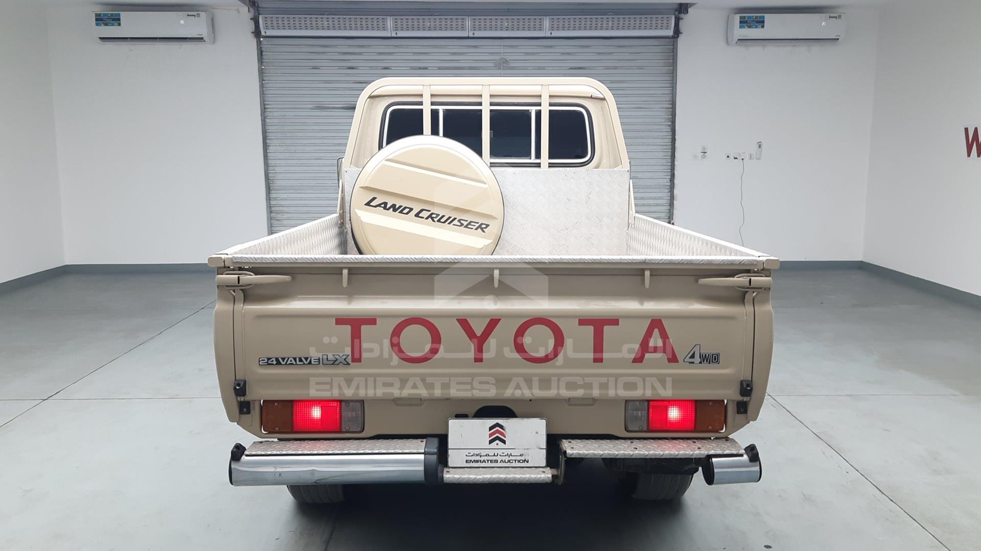 2001 TOYOTA LAND CRUISER VIN: JTFLJ73J016005504