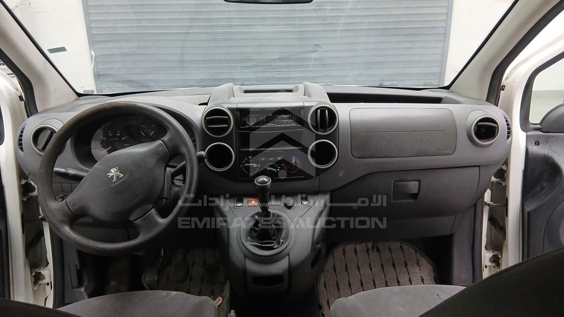 2015 Peugeot Partner — Full Dashboard View — Photo 17