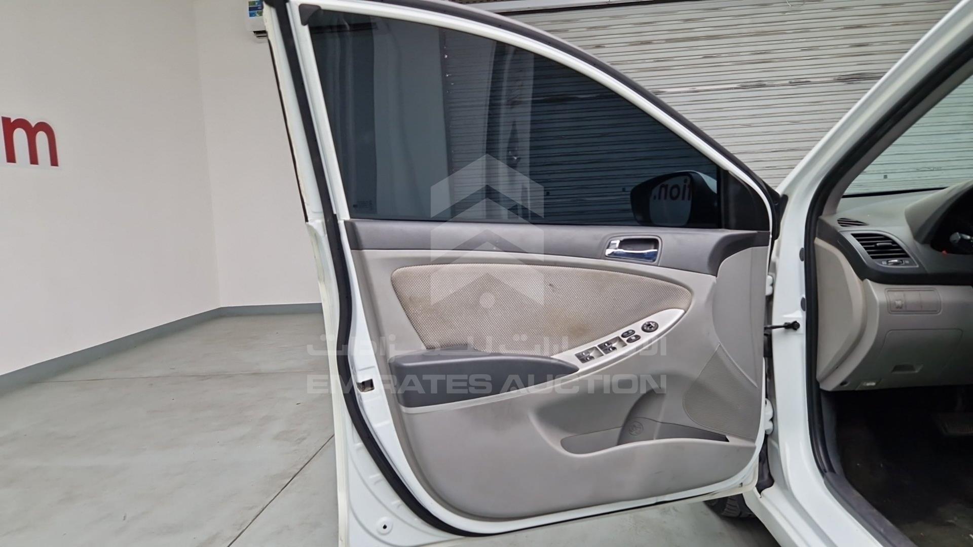 2015 HYUNDAI ACCENT VIN: KMHCT41D0FU771794
