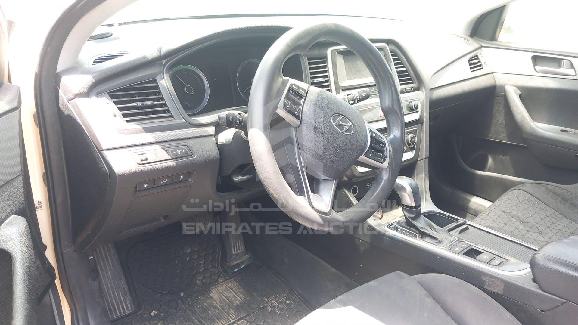 2018 HYUNDAI SONATA VIN: KMHE24135JA082122