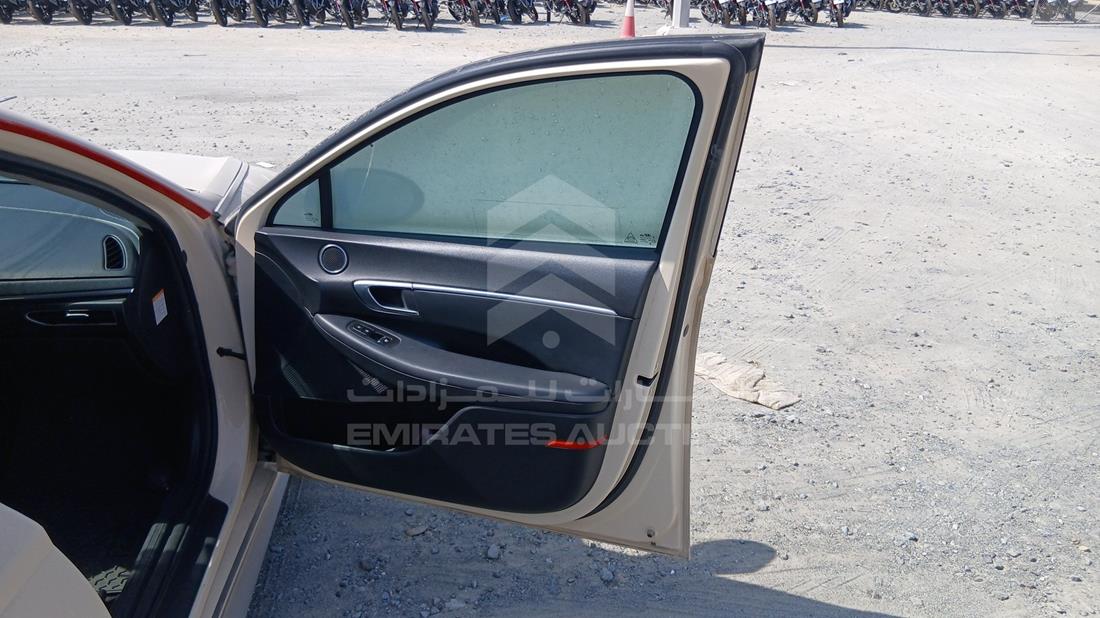 هيونداي سوناتا هجينة 2021 — الباب الأمامي الأيمن — صورة 25
