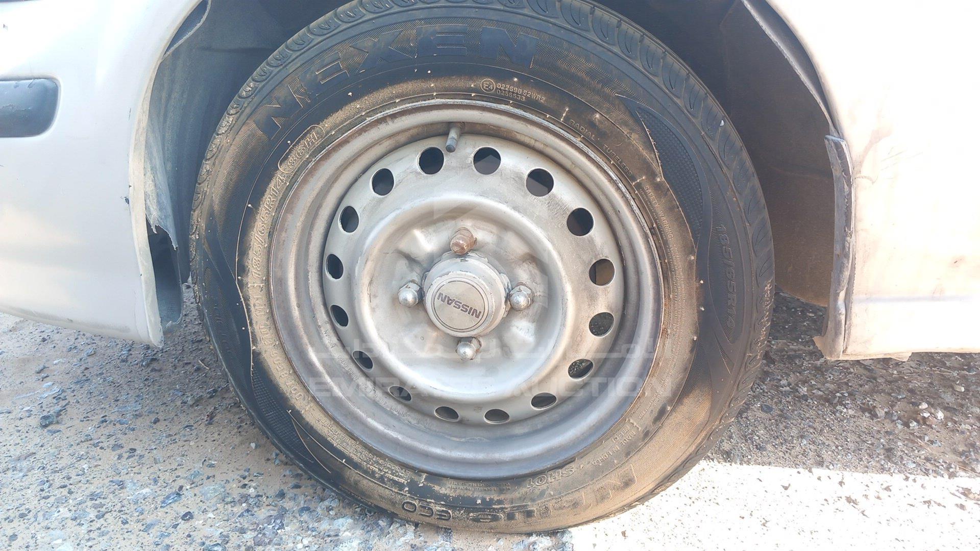 2002 NISSAN SUNNY VIN: JN1EN61SX2W055861