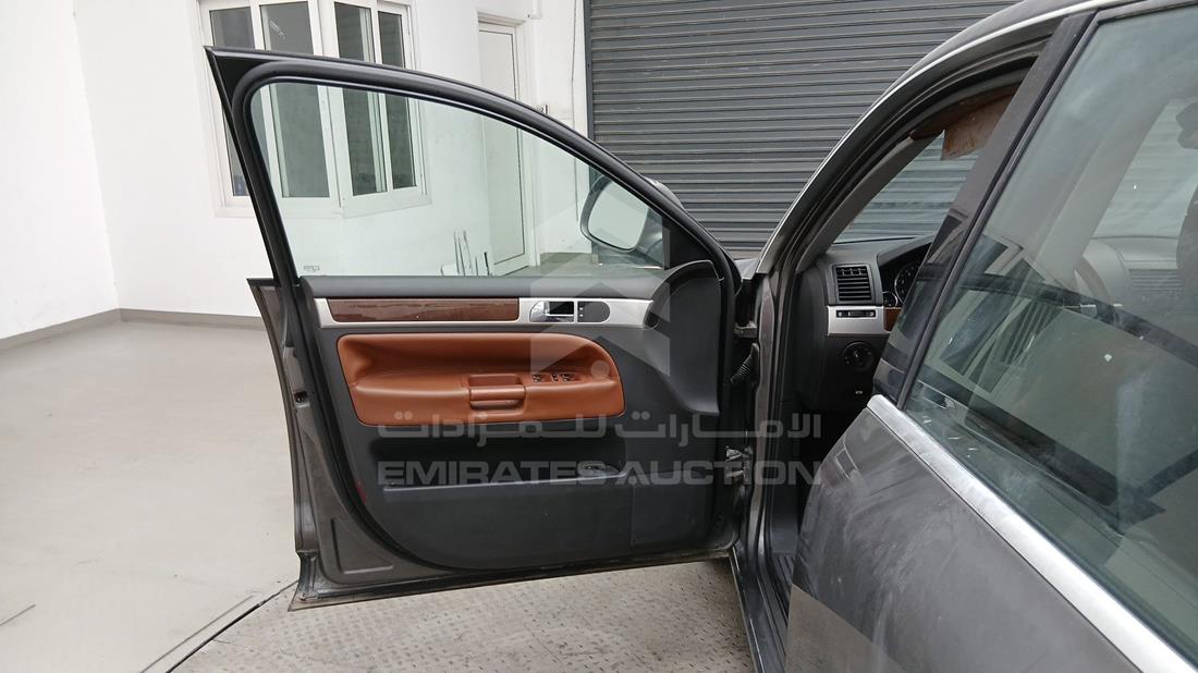 2008 Volkswagen Touareg — Front Left Door — Photo 3