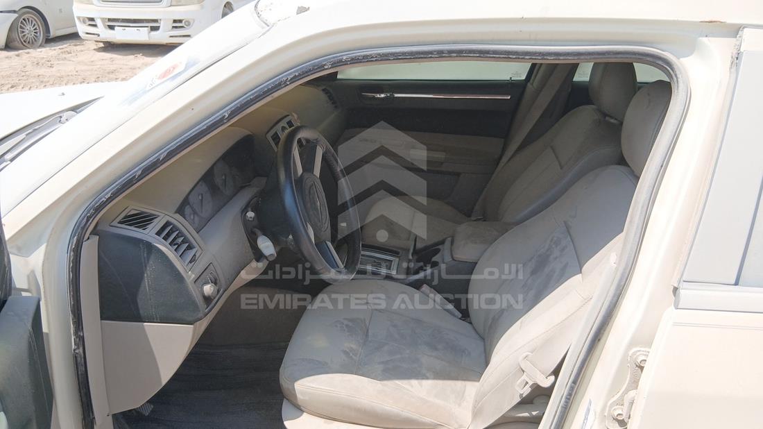 كرايزلر 300 2006 — زاوية السائق الأمامية اليسرى — صورة 12