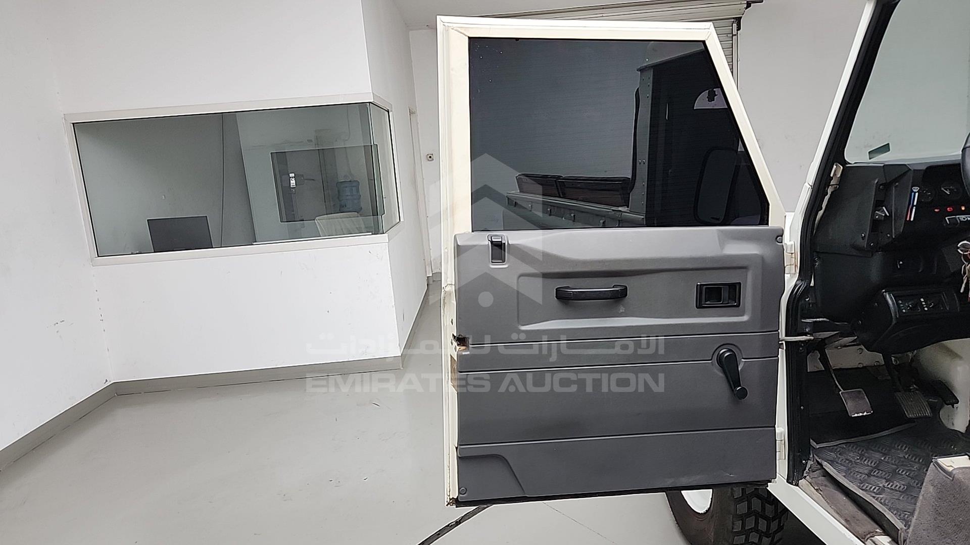 1999 LAND ROVER DEFENDER VIN: SALLDHAD8XA162422
