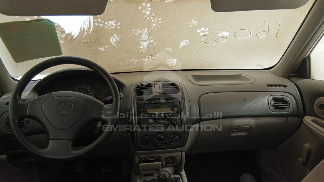 مازدا 323 2003 — زاوية الواجهة الكاملة — صورة 14