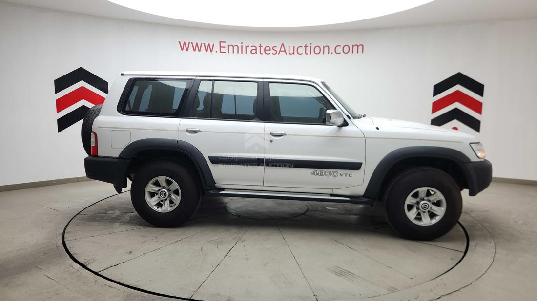 2002 Nissan Patrol — Right Full View — Photo 34