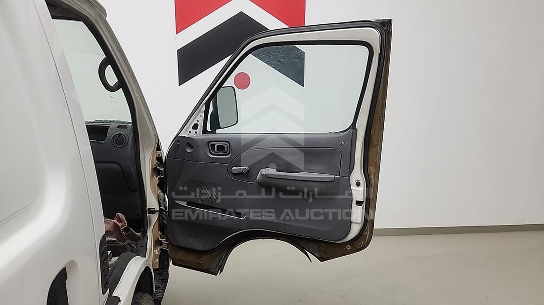 2005 Nissan Urvan — Front Right Door — Photo 19