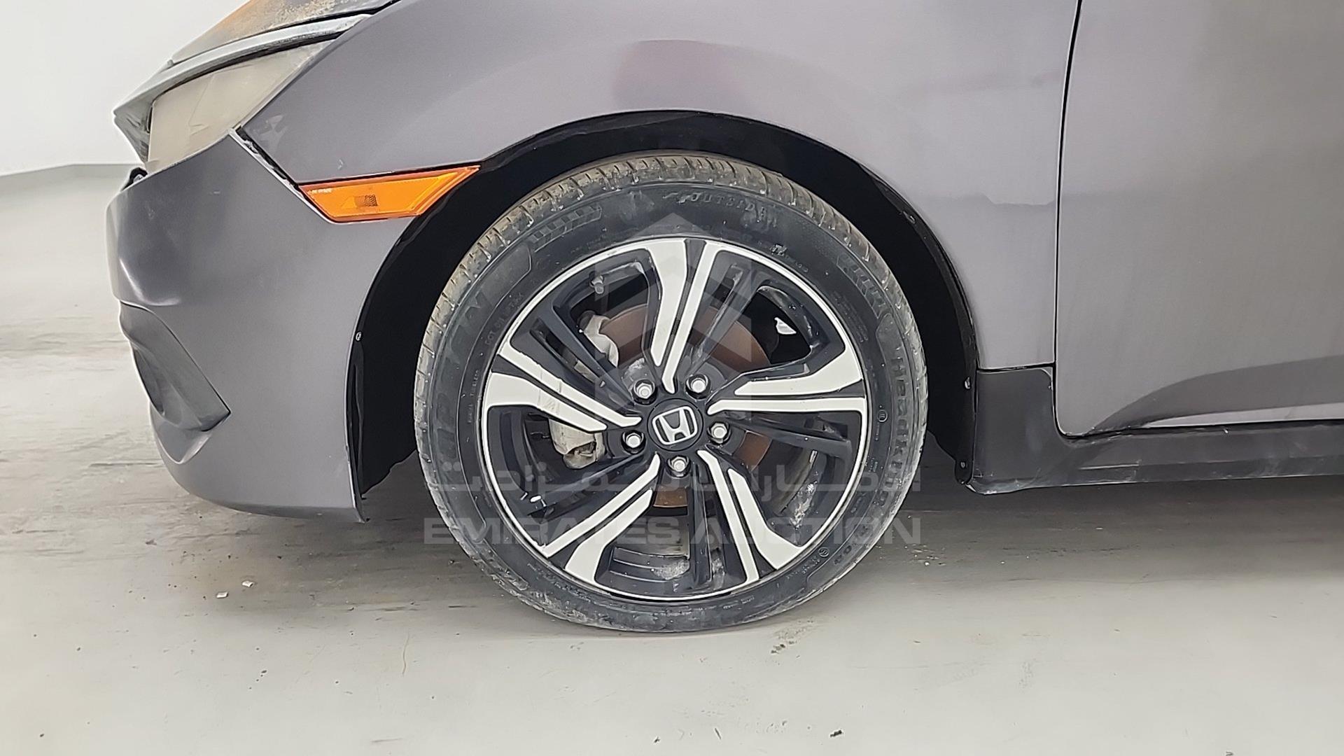2018 HONDA CIVIC VIN: 2HGFC2F70JH592807