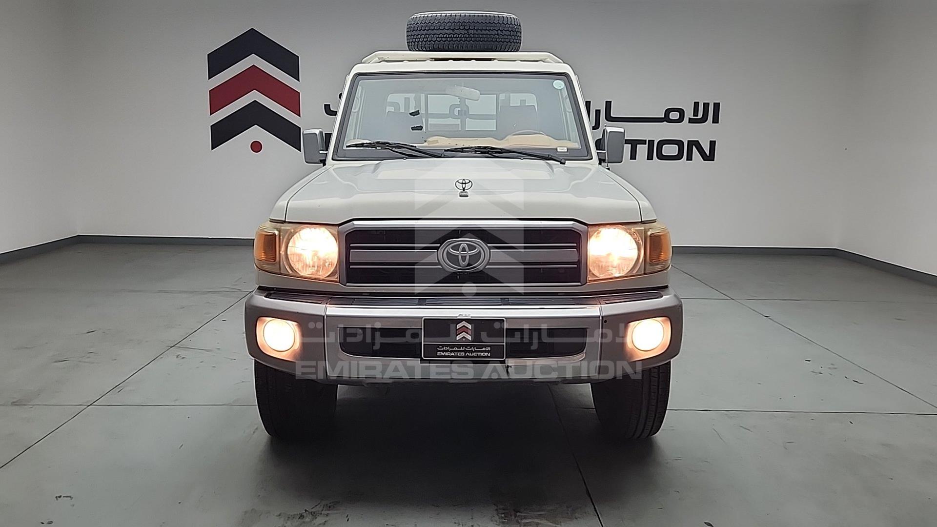 2012 TOYOTA LAND CRUISER VIN: JTFLU73J3C4522897