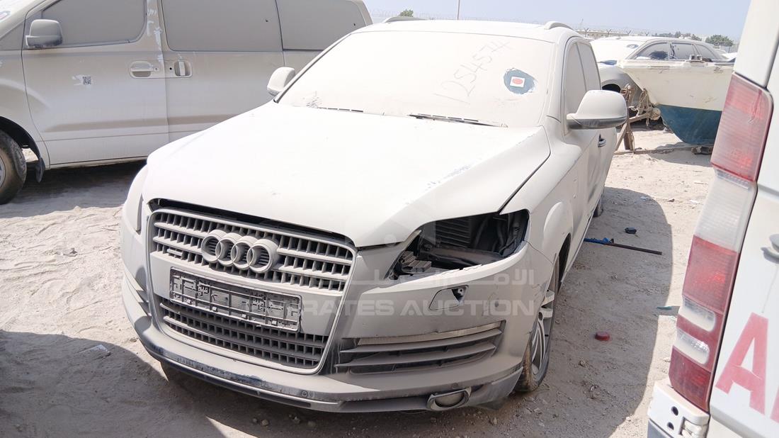 2007 Audi Q7 — Front Left Angle — Photo 5