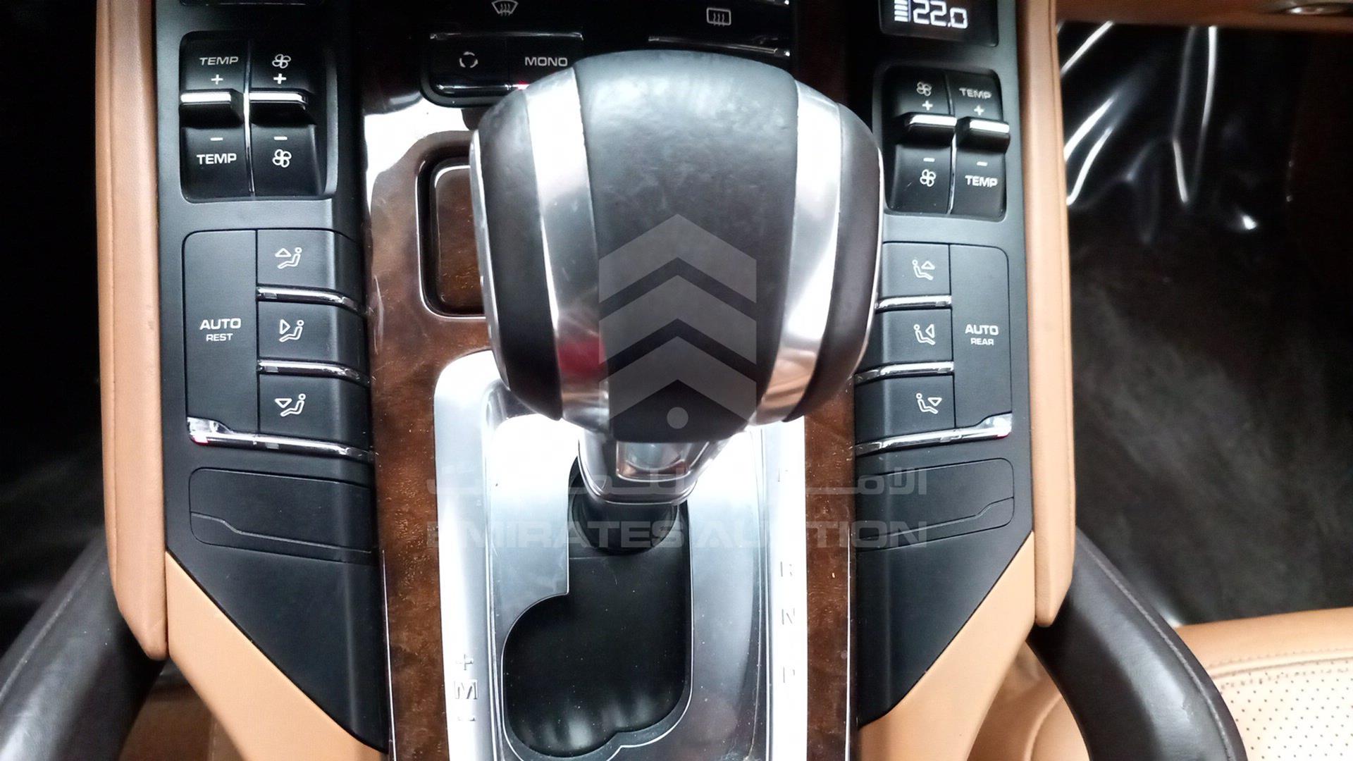 2013 PORSCHE CAYENNE S VIN: WP1ZZZ92ZDLA86594
