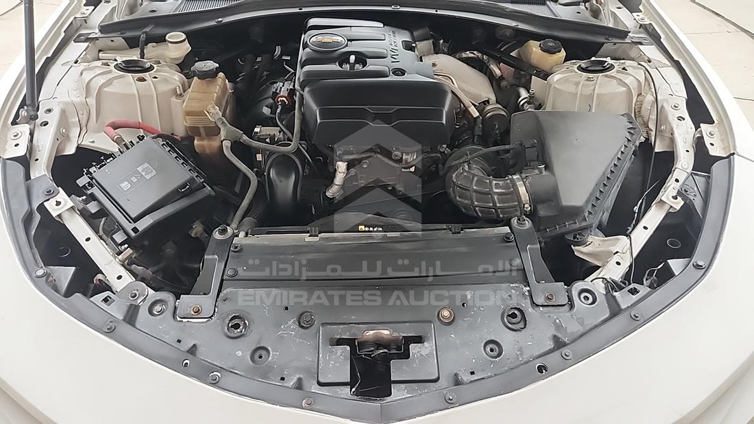شيفروليه كامارو 2018 — خليج المحرك — صورة 28