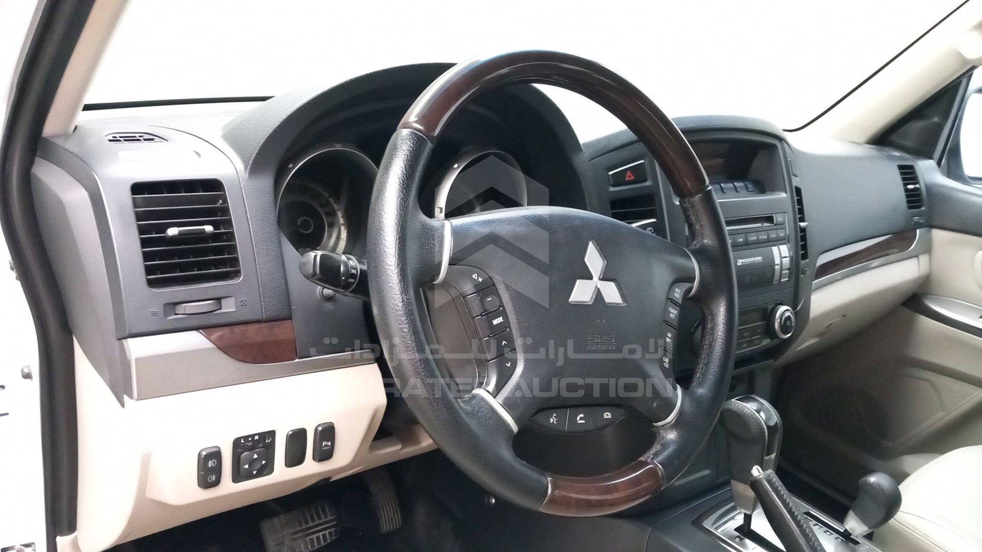 2014 MITSUBISHI PAJERO VIN: JMYLRV95WEJ703780