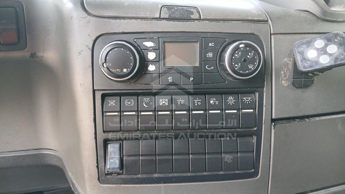 Man — Entertainment Systems & Camera Monitor & Navigation — Photo 16