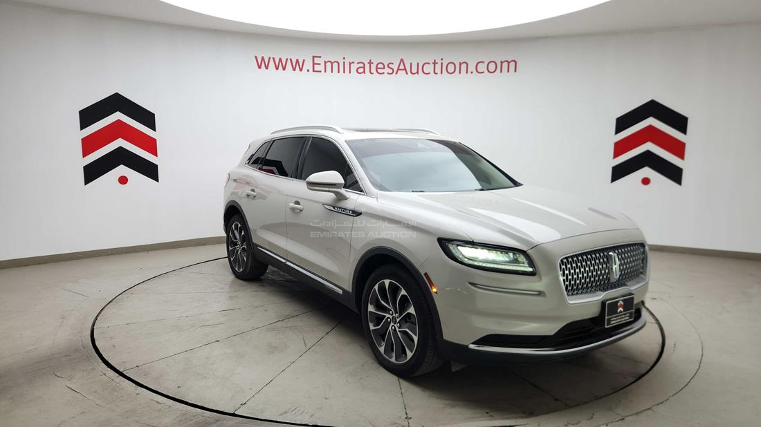 2023 Lincoln Nautilus — Front Right Angle — Photo 11