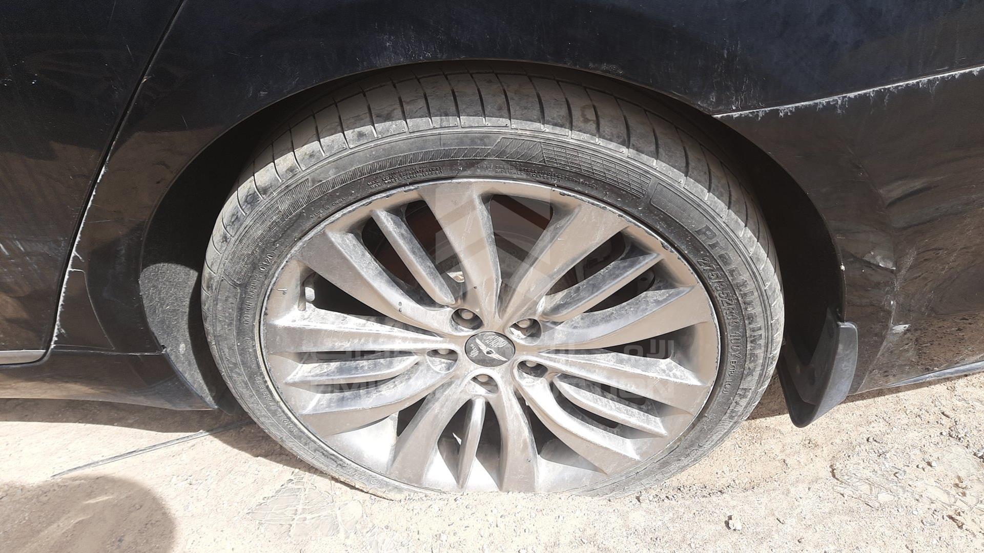 2015 HYUNDAI GENESIS VIN: KMHGN41E9FU060387