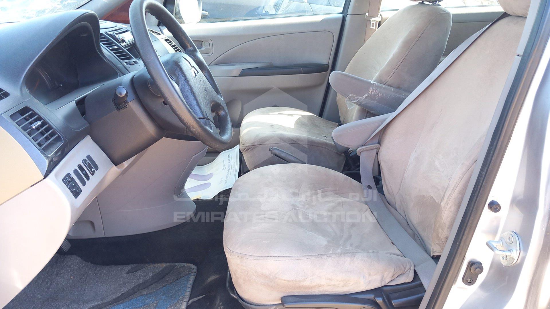 2007 MITSUBISHI GRANDIS VIN: JMYLRNA4W7Z700700