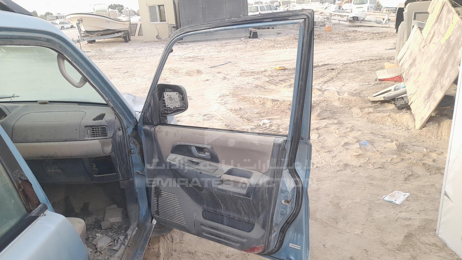 2003 MITSUBISHI PAJERO VIN: JMYLRH77W3Z704284