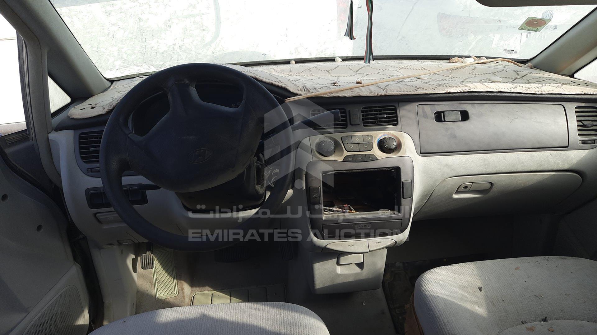 2005 HYUNDAI TRAJET VIN: KMHMG81C45U250356