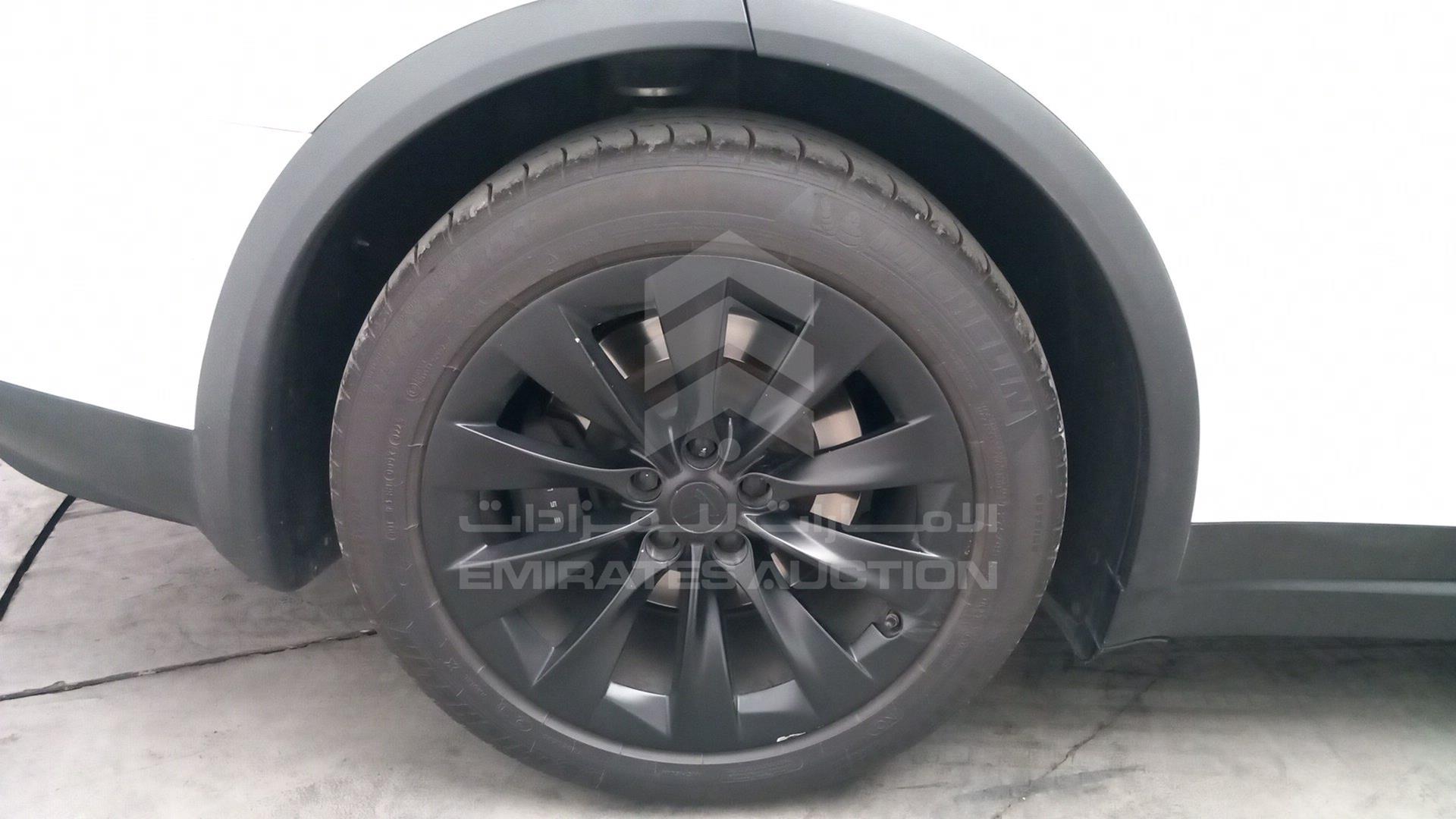 2018 TESLA MODEL X VIN: 5YJXCCE27JF116185