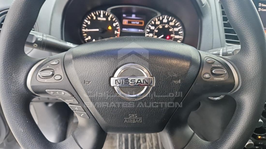 2017 Nissan Pathfinder — Steering & Mounted Controls — Photo 17