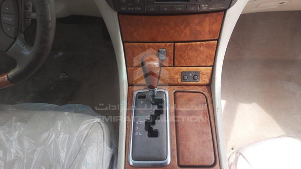 Lexus LS 430 2001 JTHBN30FX10033264 Image 7