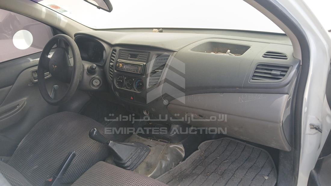 2016 Mitsubishi L 200 — Front Right Passenger Dashboard View — Photo 23