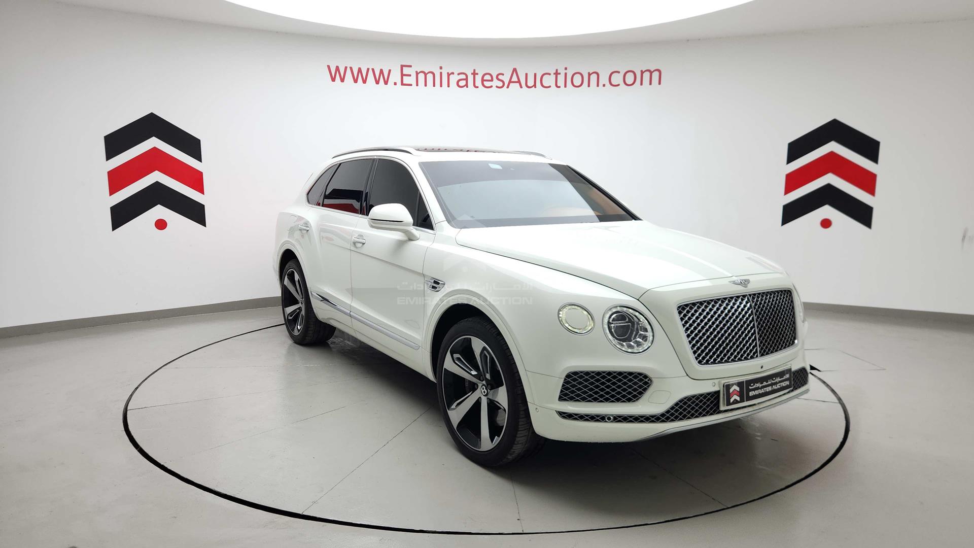 2018 BENTLEY BENTAYGA VIN: SJAAL1ZV5JC022898