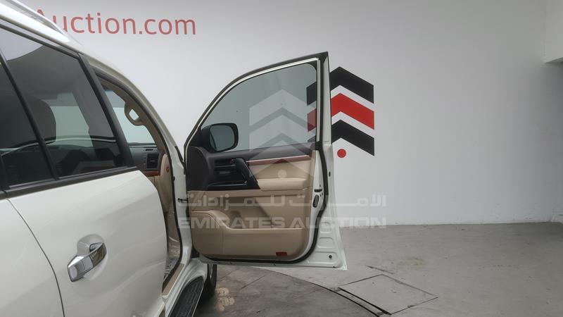 JTMHU09J5F4120610 Auction: EmiratesAuction Lot: 409010 JTMHU09J5F4120610 Toyota Land Cruiser 2015 WHITE Photo 37