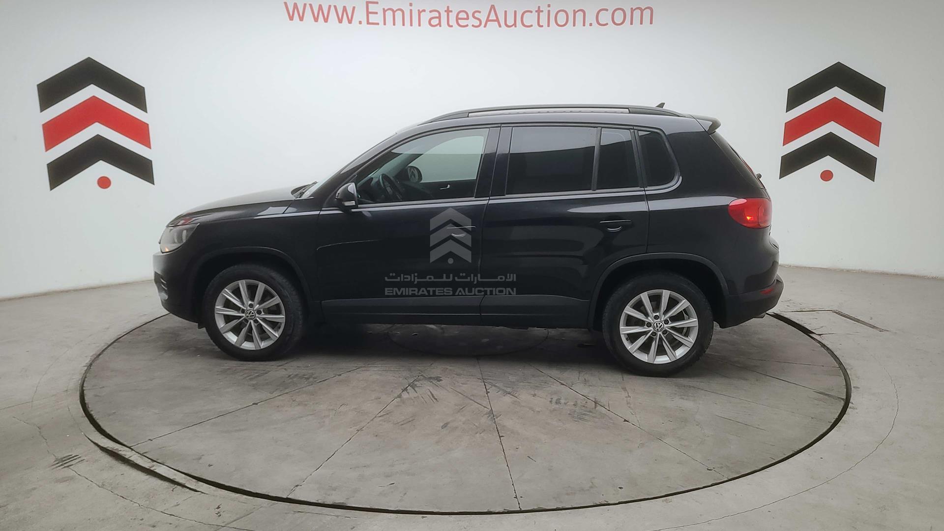 2017 VOLKSWAGEN TIGUAN VIN: WVGAV7AX1HK045504