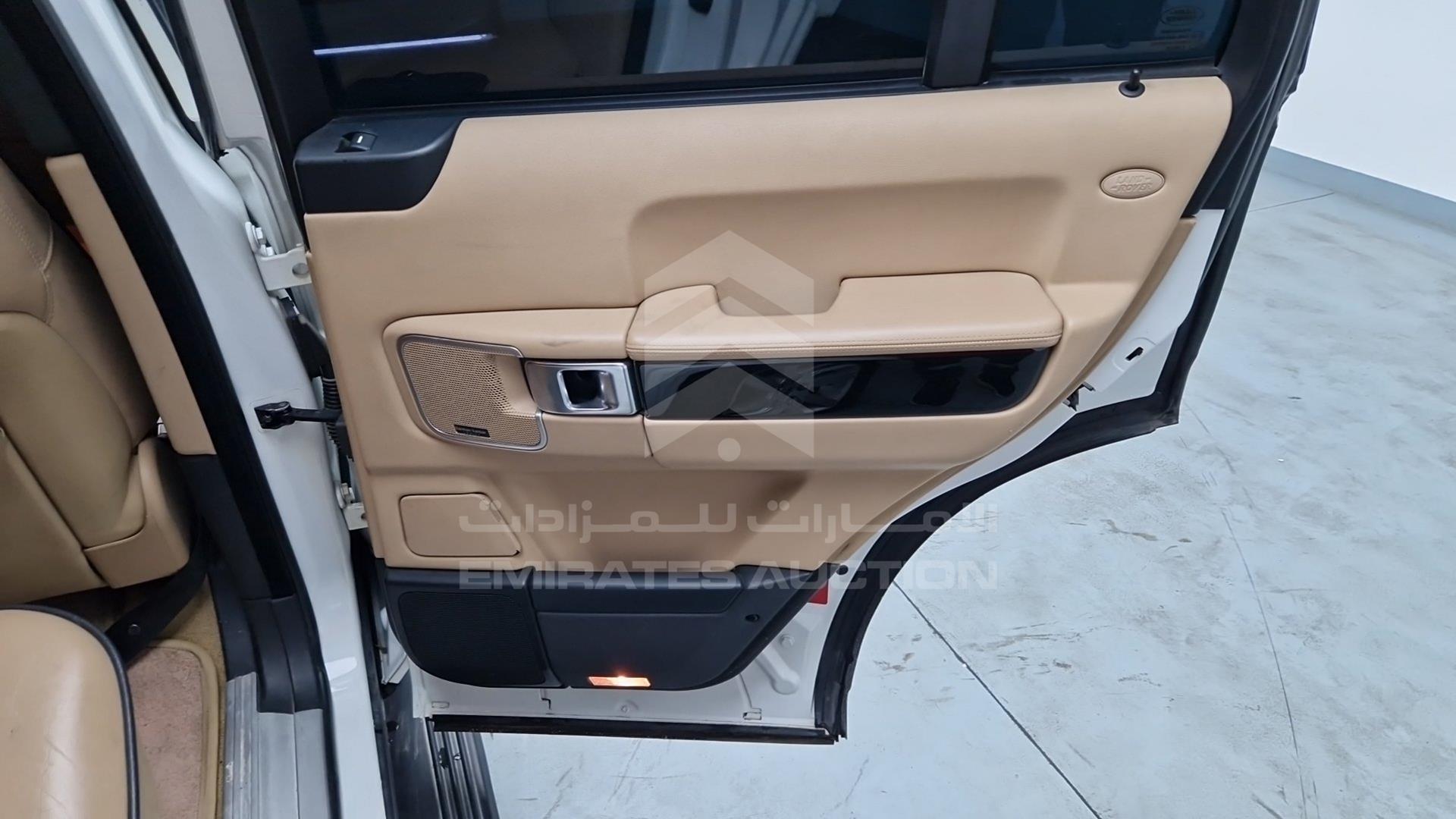 2011 RANGE ROVER VOGUE VIN: SALLMEME4BA337190