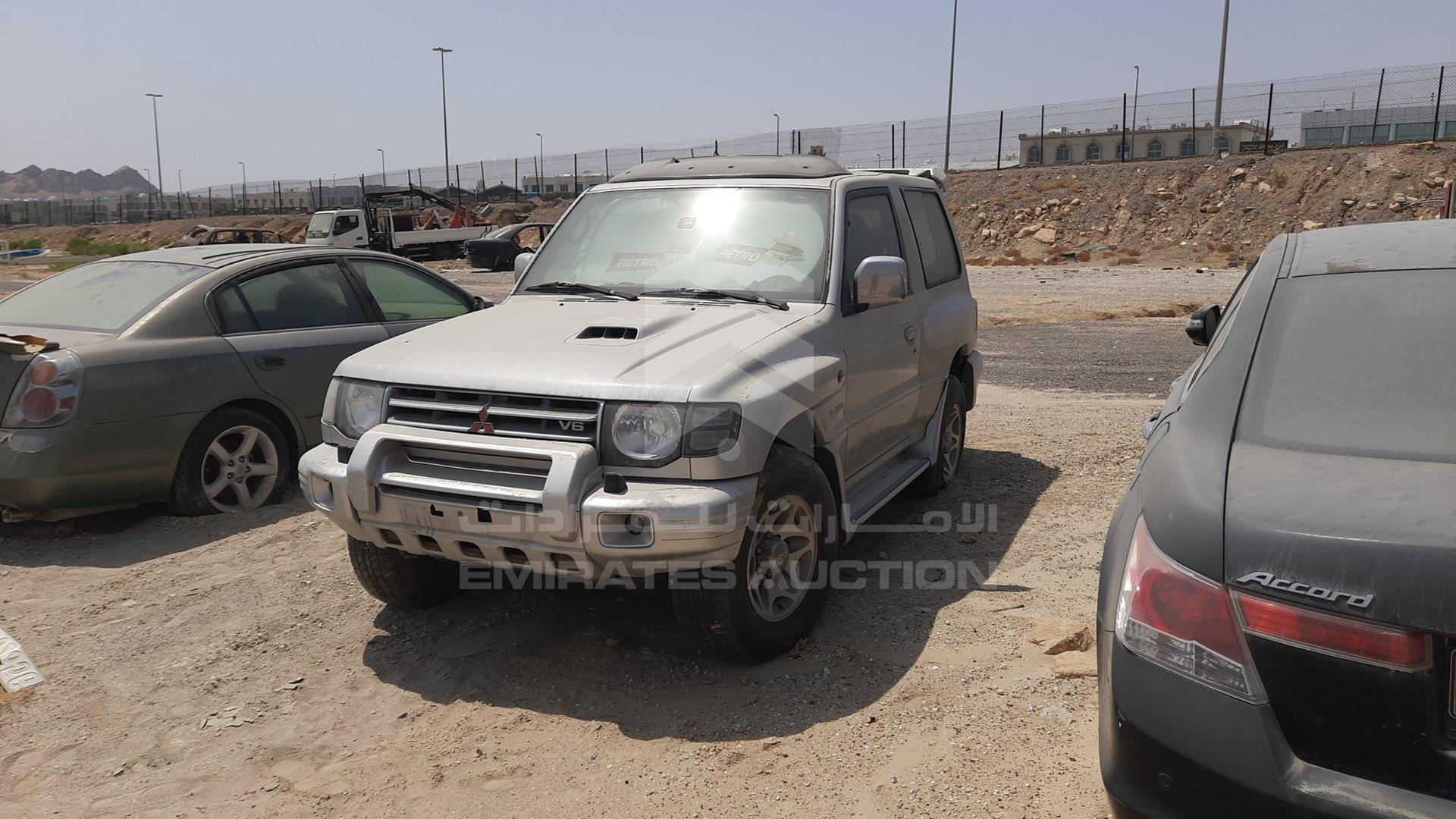 2000 MITSUBISHI PAJERO VIN: JMY0RV230YJ704792