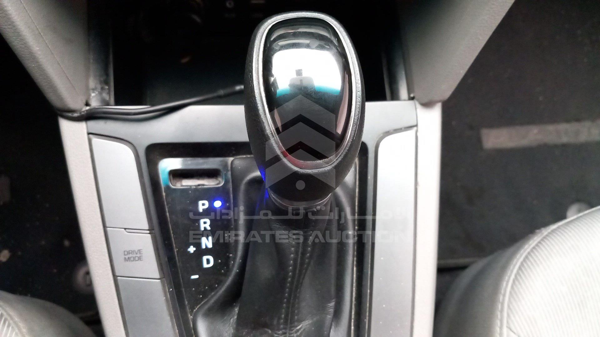 2017 HYUNDAI ELANTRA VIN: KMHD84LFXHU062300