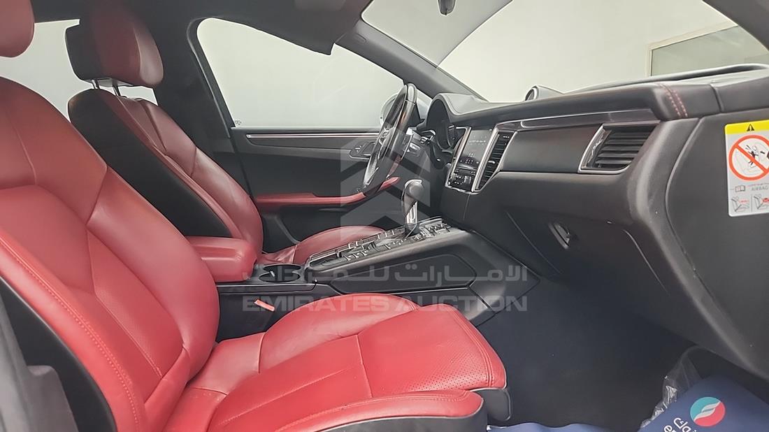 2017 Porsche Macan — Front Right Passenger Seat View — Photo 29