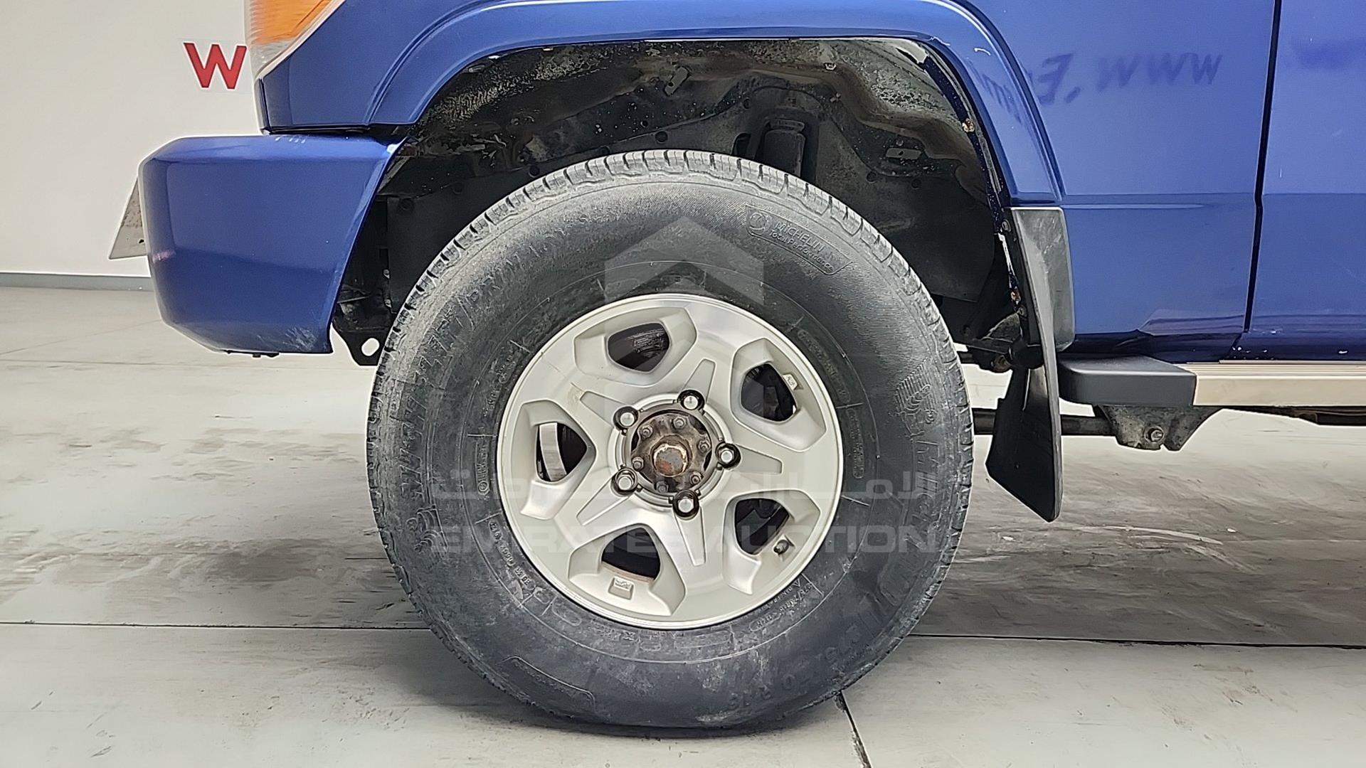 2013 TOYOTA LAND CRUISER VIN: JTFBU71J1D4703089