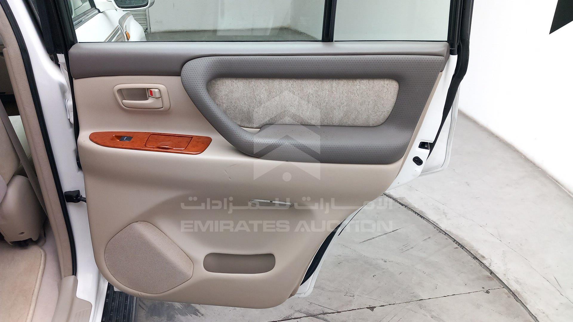 2004 TOYOTA LAND CRUISER VIN: JTEHT05J442060123